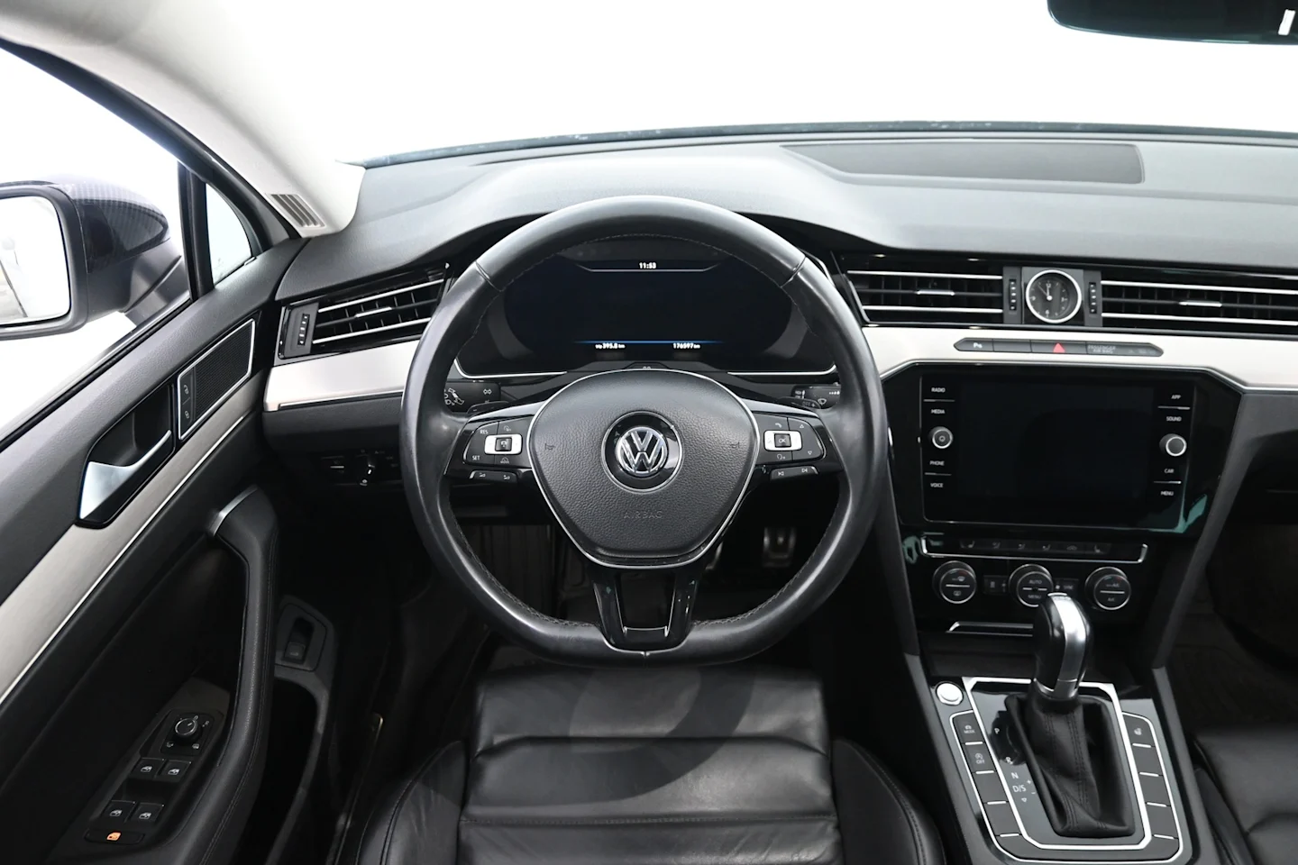 Car Image - dUVTut2RZ8LpI6qOiLTPd