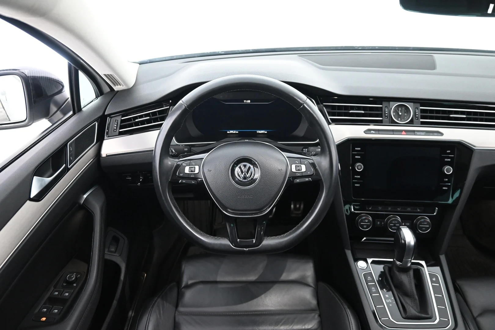 Car Image - dUVTut2RZ8LpI6qOiLTPd