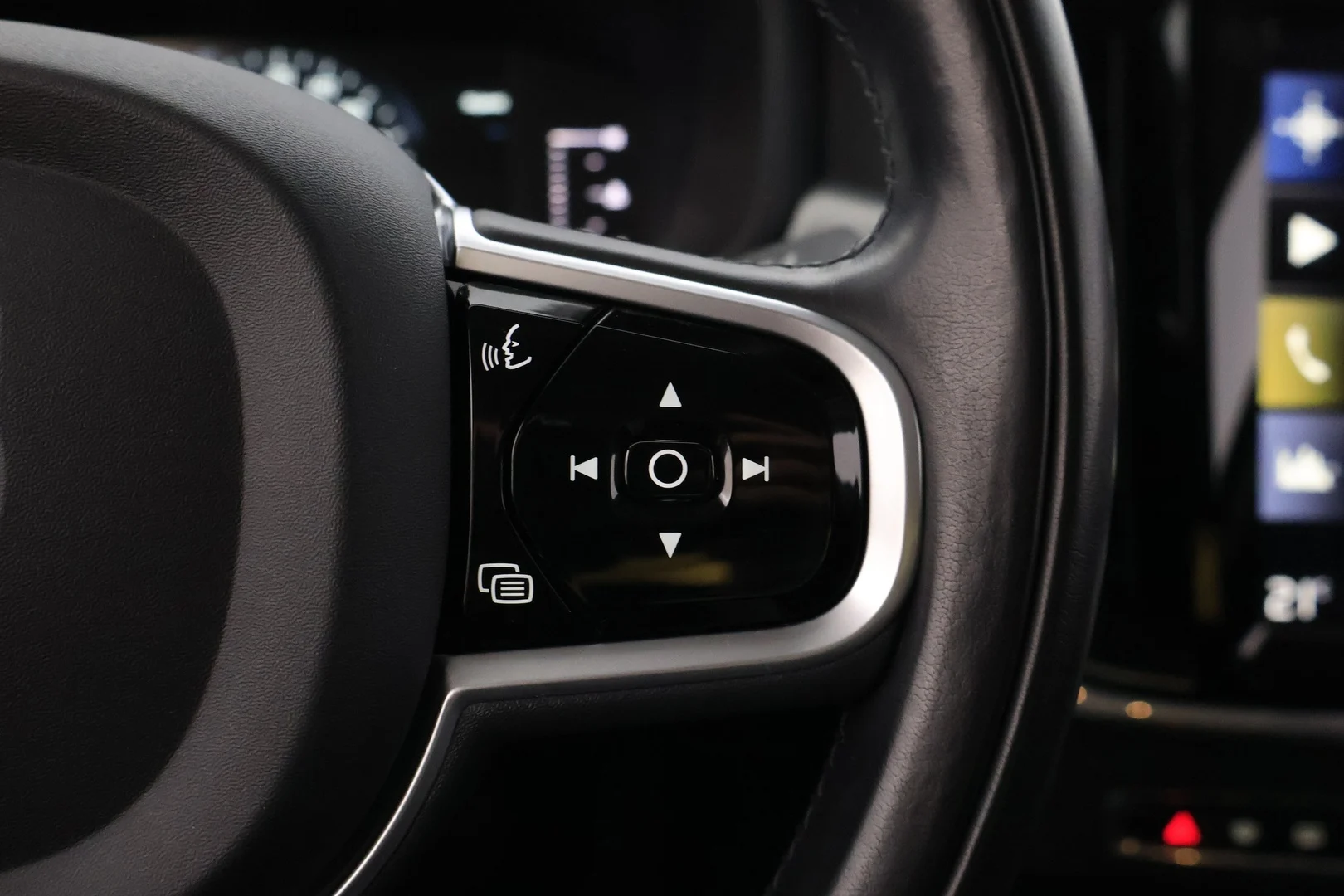 Car Image - 4EcmPAQUfCKg7u1eiPObrM