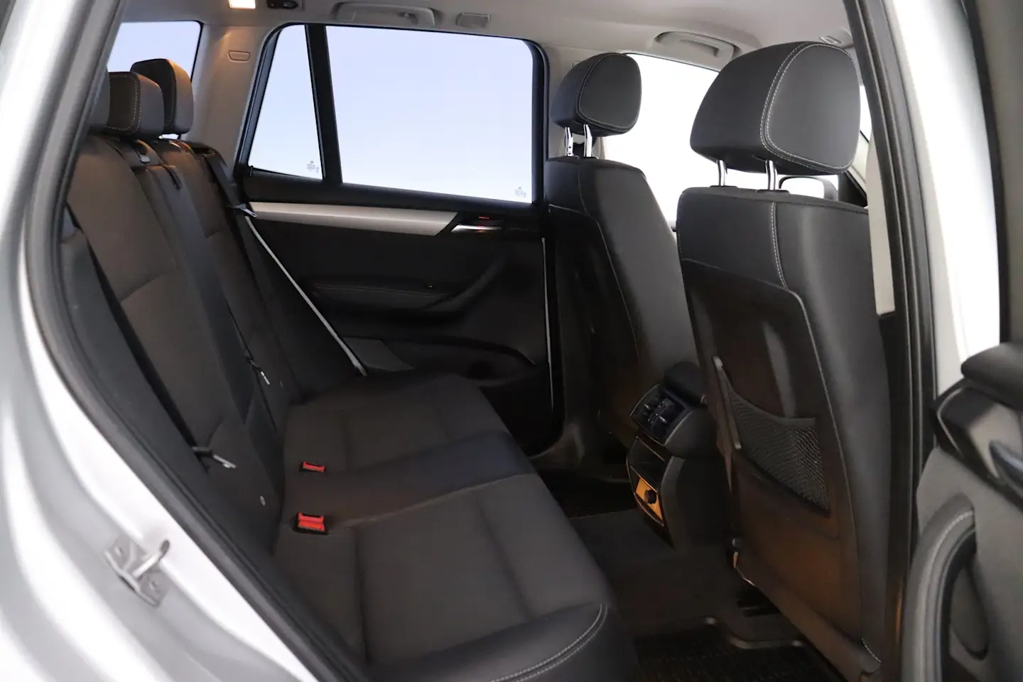 Car Image - X4Szc5fkUzPqg0HwNuQ8F