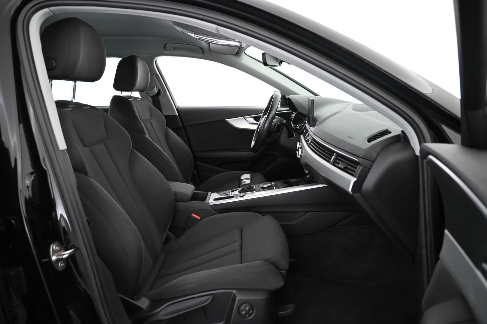 Car Image - 2Jcz7NfsbF37dwvrrnmKpz