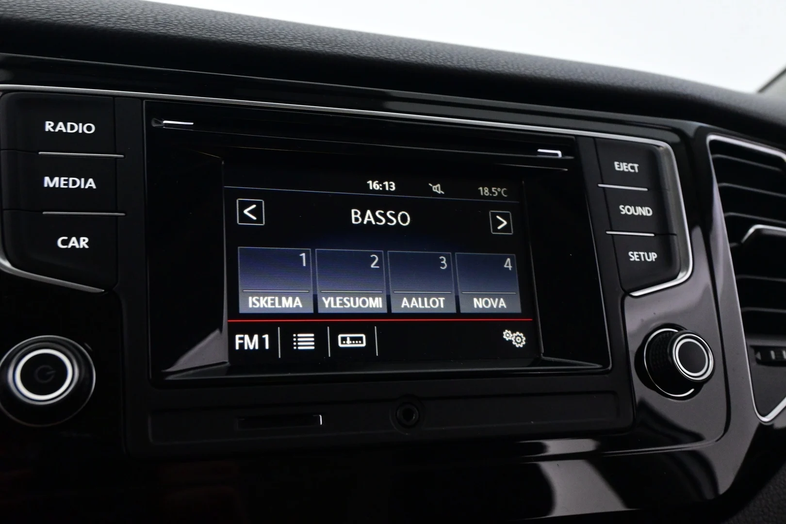 Car Image - 1Q7SWsKtUFw0lKjwgz7W6V