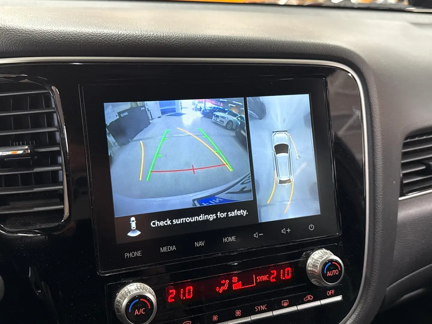 Car Image - 1cA3Np1Hxl0m598SABs3vR