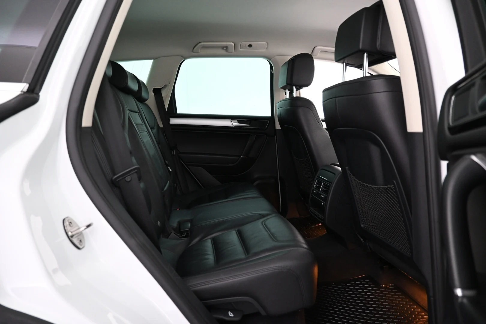 Car Image - FvbSkWF4LG5i8XOD9KfnE