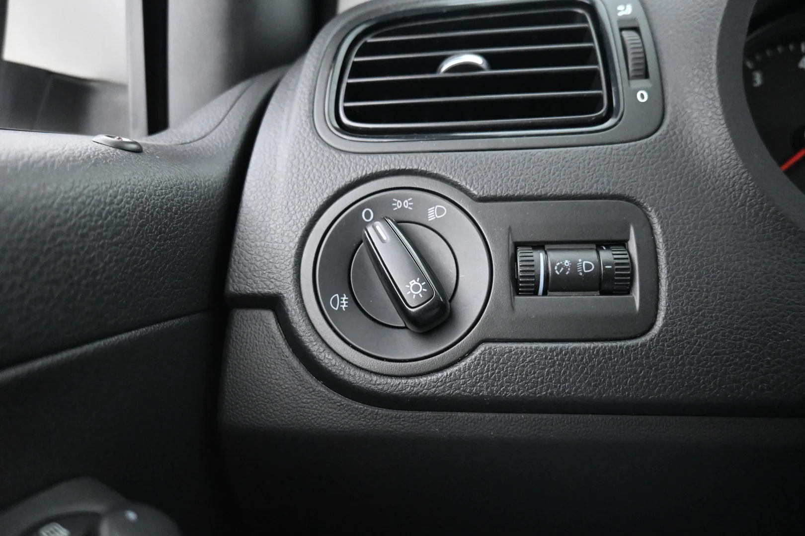 Car Image - 6DQIobg6h1TOzk7xocfFdj