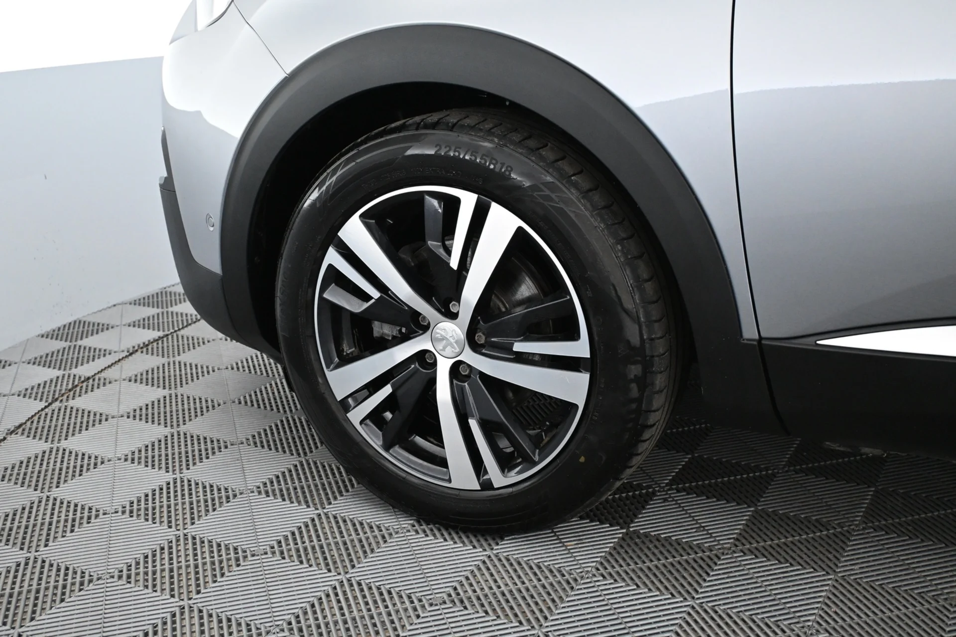 Car Image - 227sxtnksMkd1d8WIJqUXb