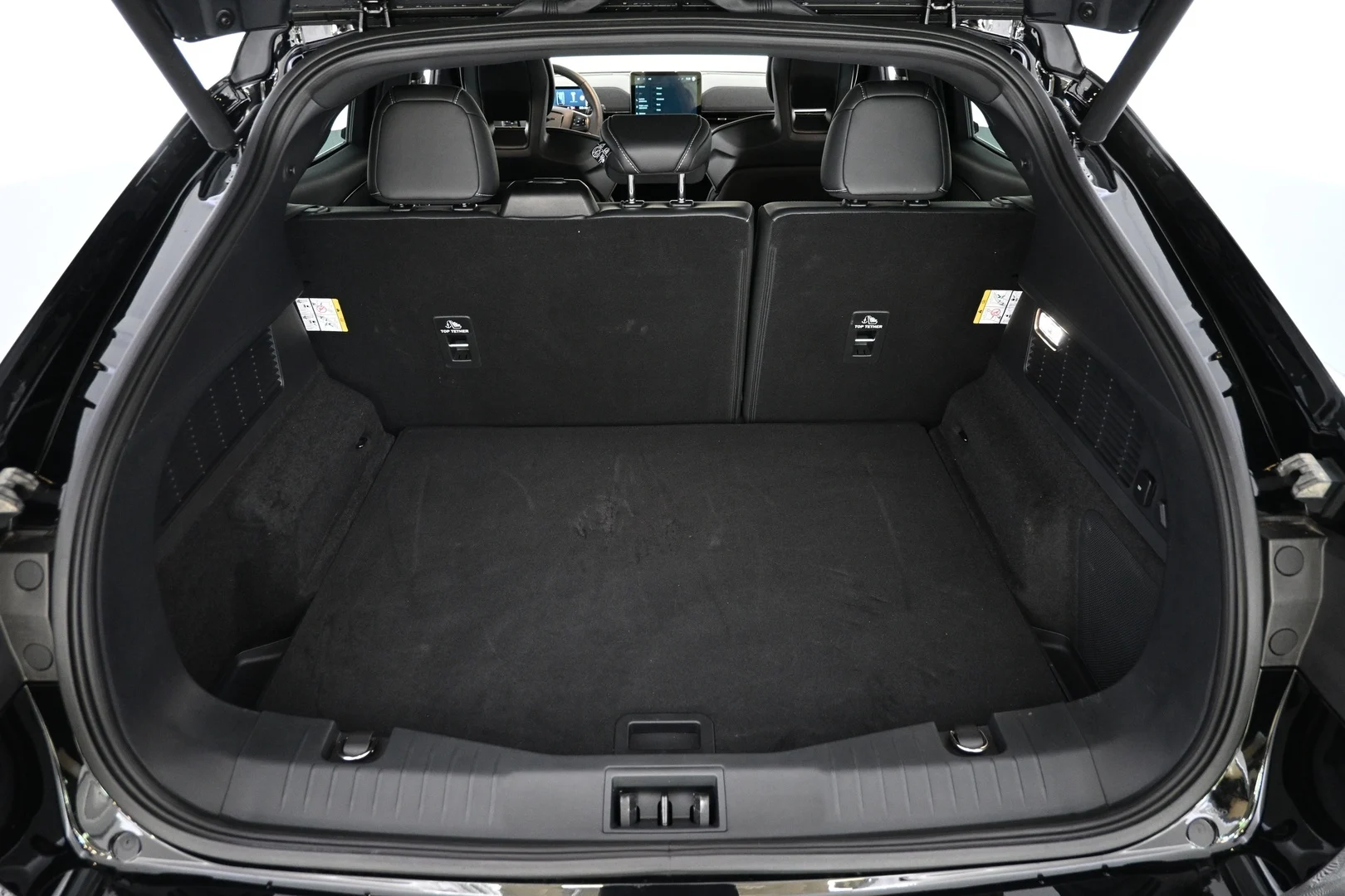 Car Image - 2Ee68aW24NhxR8l2xSF70O