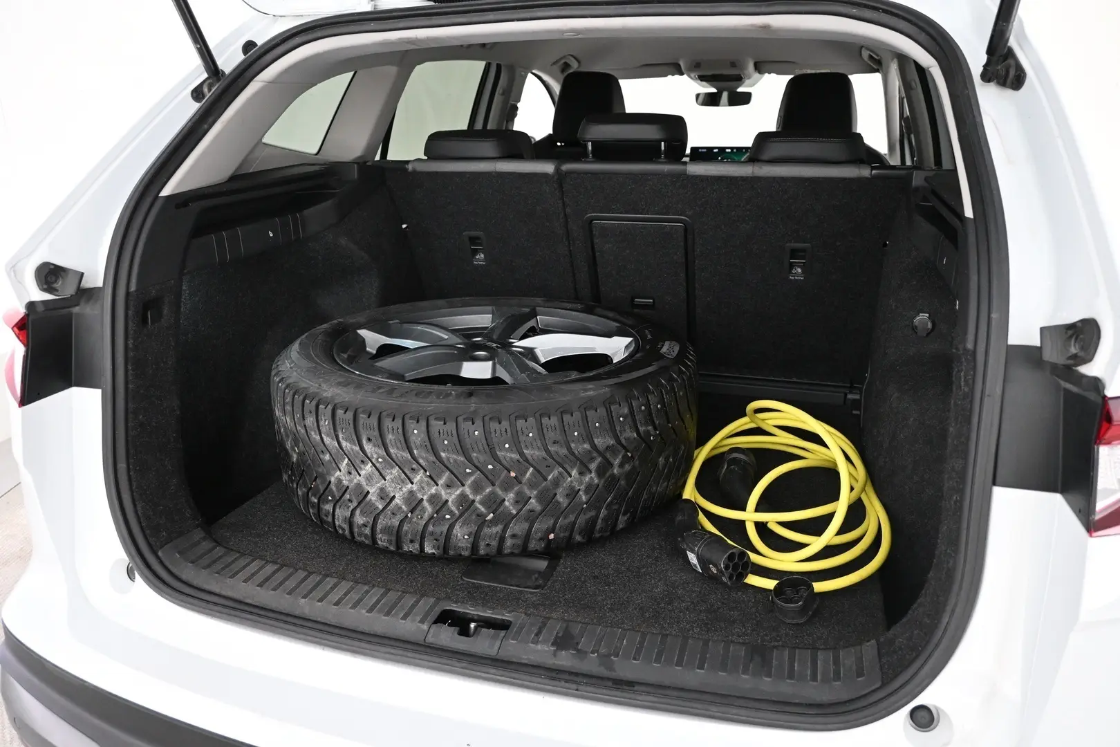 Car Image - 3zJtbbIPKFpcsk8P32NbRv