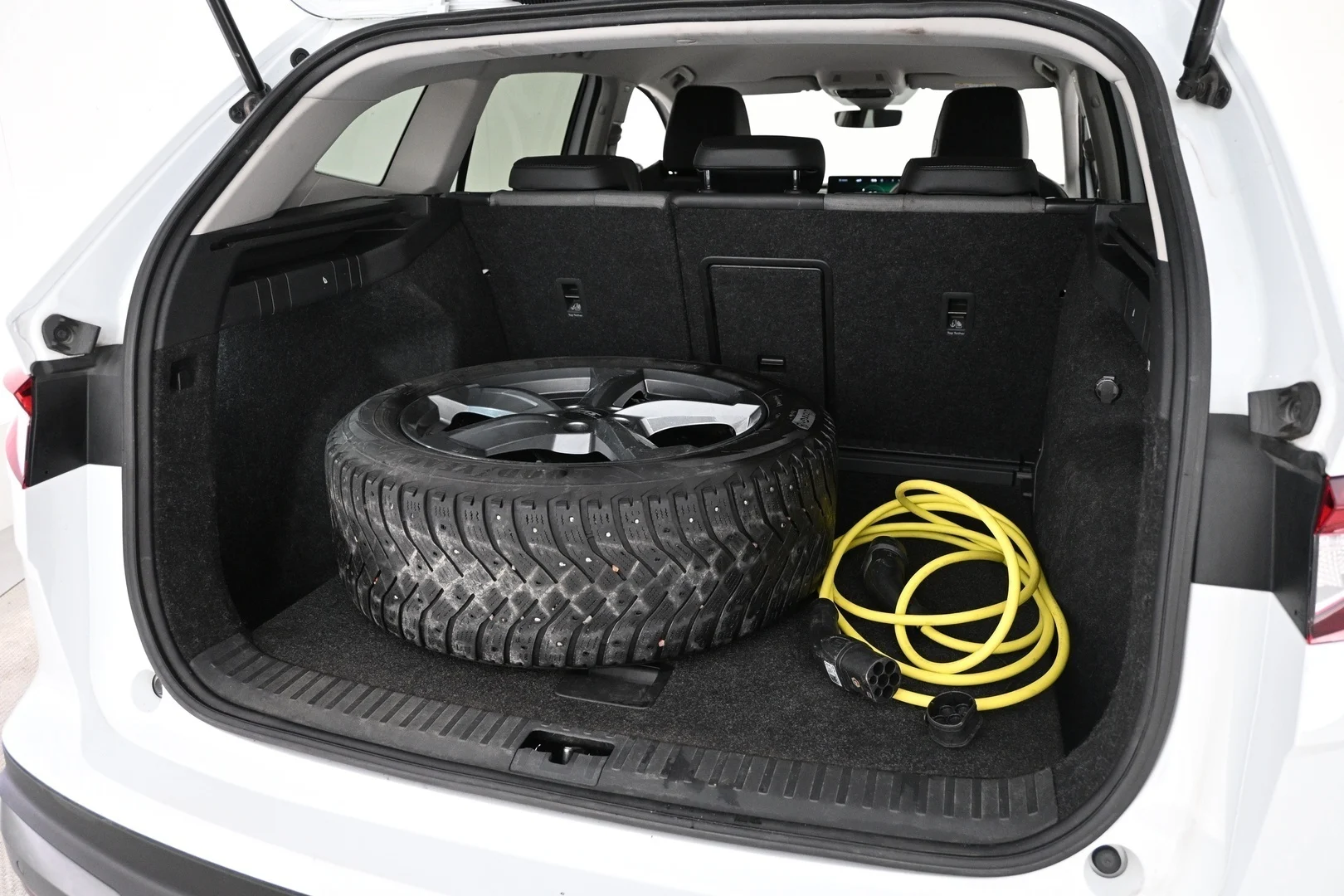 Car Image - 3zJtbbIPKFpcsk8P32NbRv