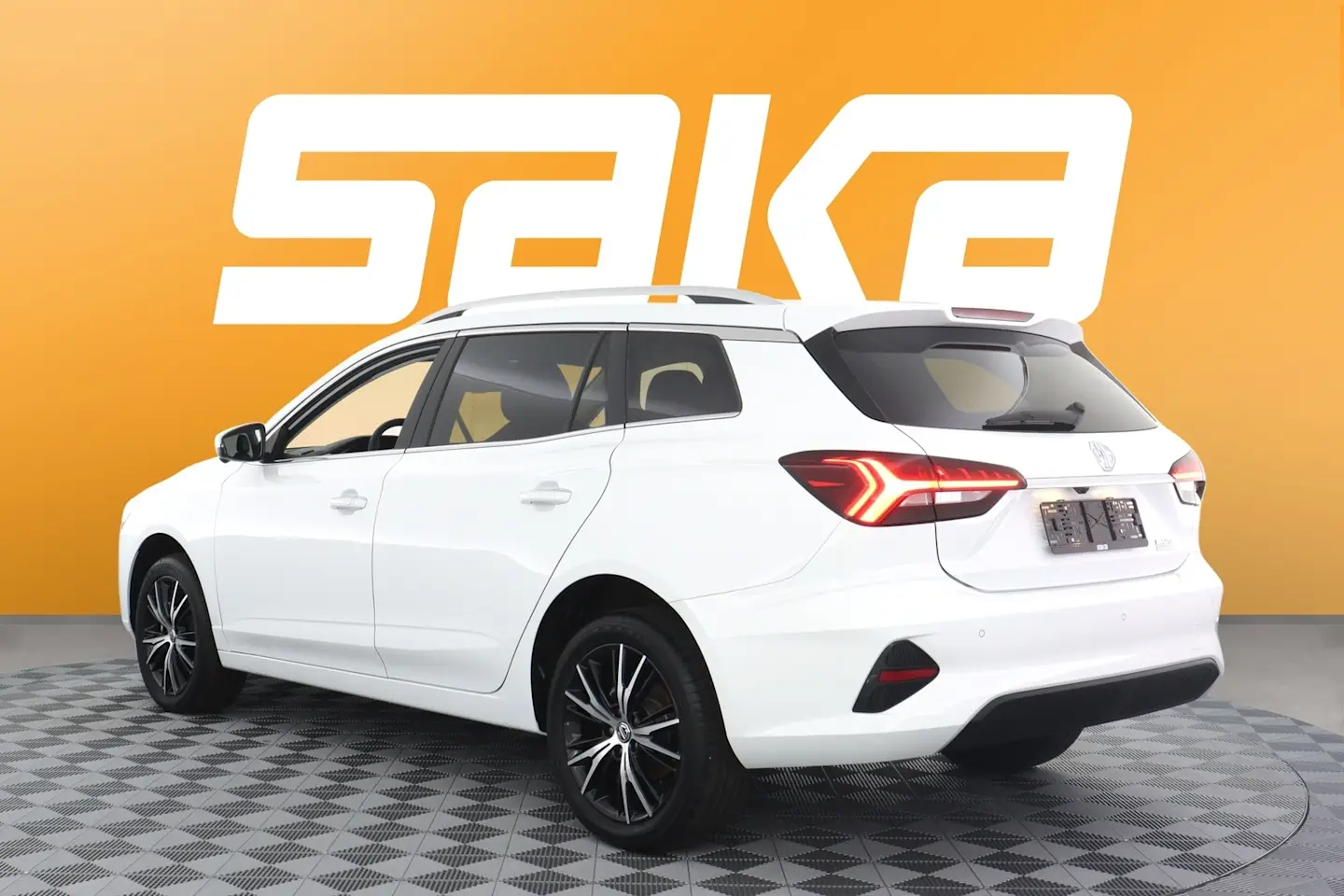 Car Image - 3ep1j7HUc3a6TjGtDh9c3I