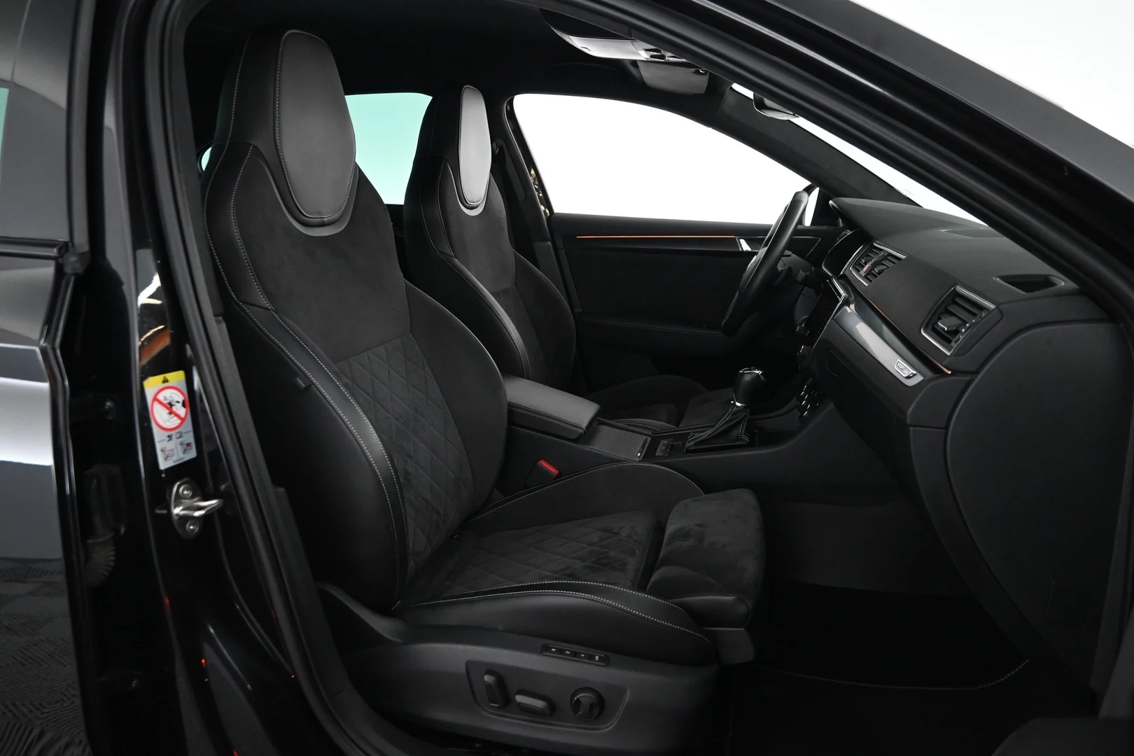 Car Image - 2ly5ys7CW9PIiBLPeBfk6U