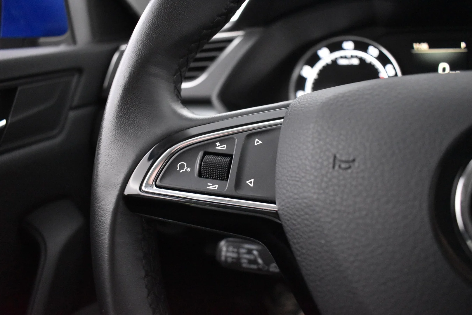 Car Image - 2RnB2iiVZbv3fvqbStzKTg