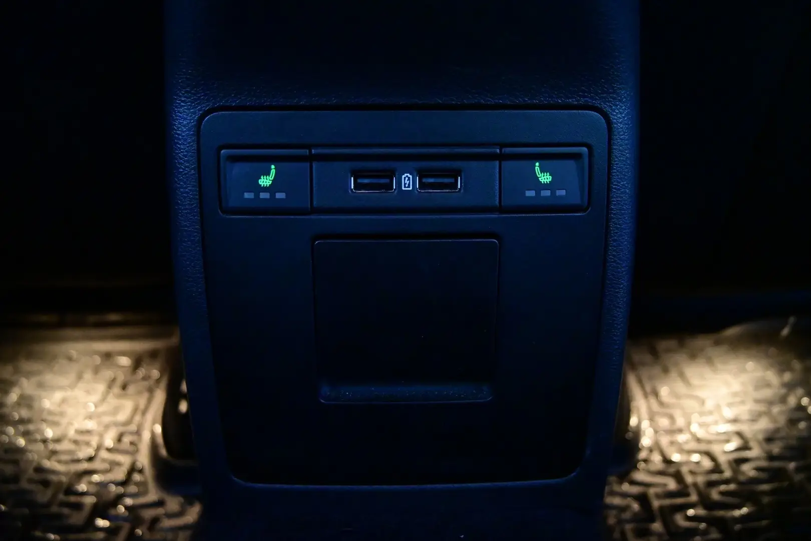 Car Image - 6LrKMFi4wGZUD7guYhlAtU