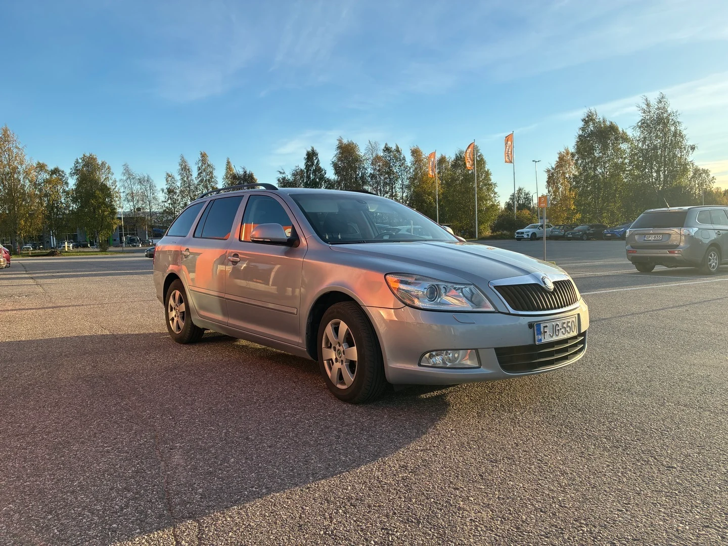 Car Image - EumY42AeTOlJBVPdt2tTN
