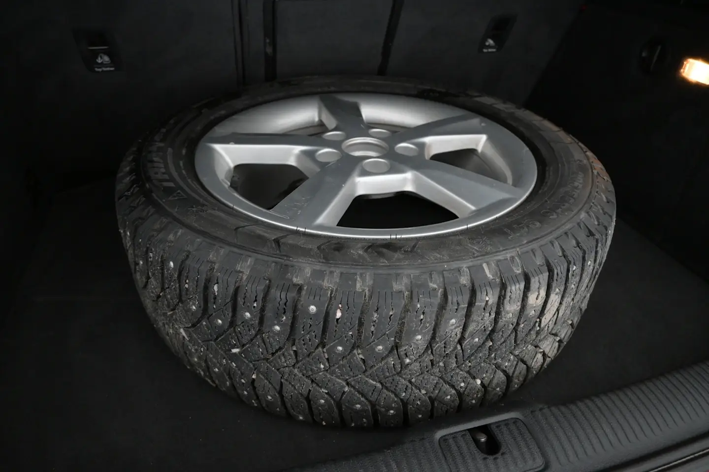 Car Image - 3xrpZ3FpwE1V2zyvA4RJN7