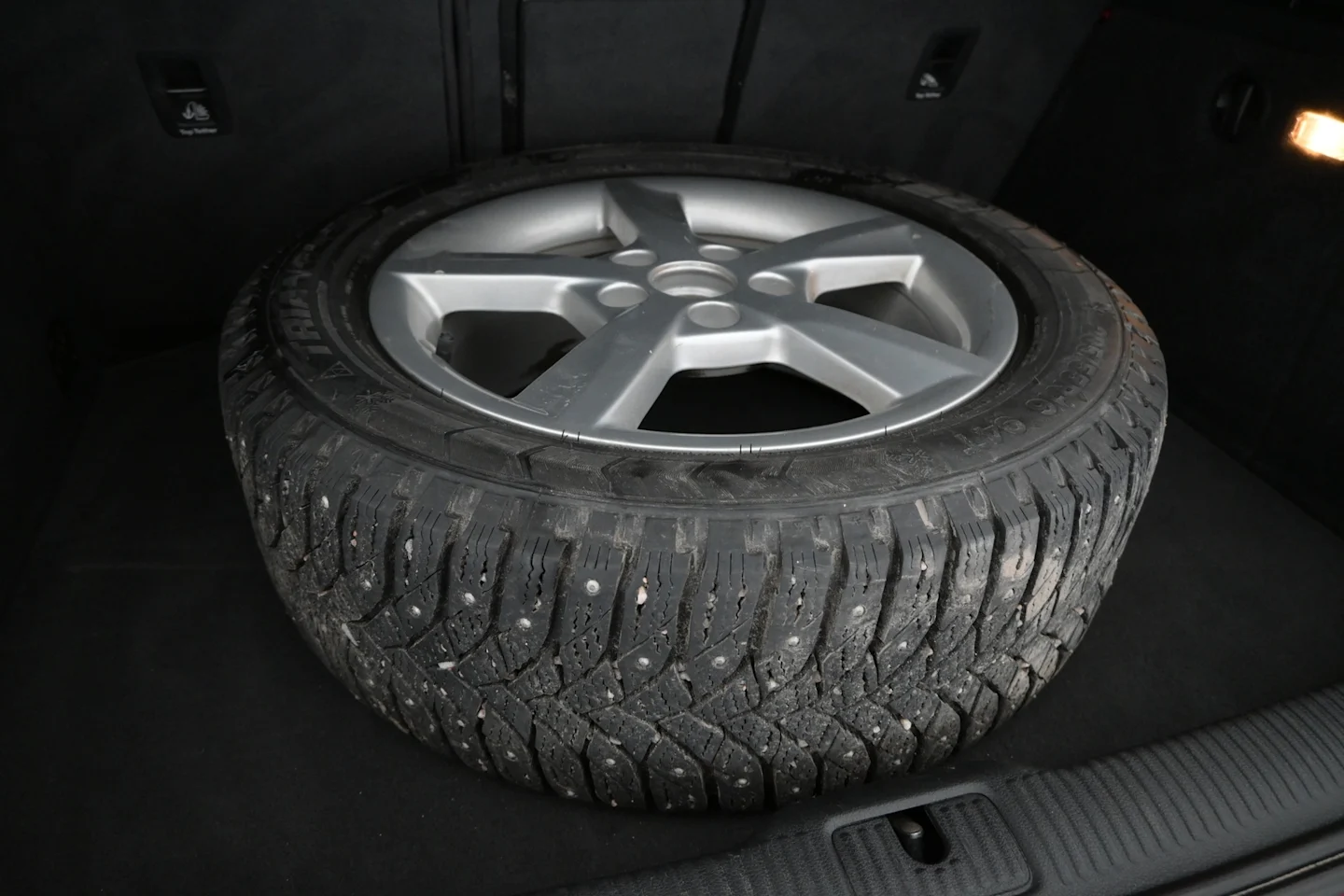 Car Image - 3xrpZ3FpwE1V2zyvA4RJN7