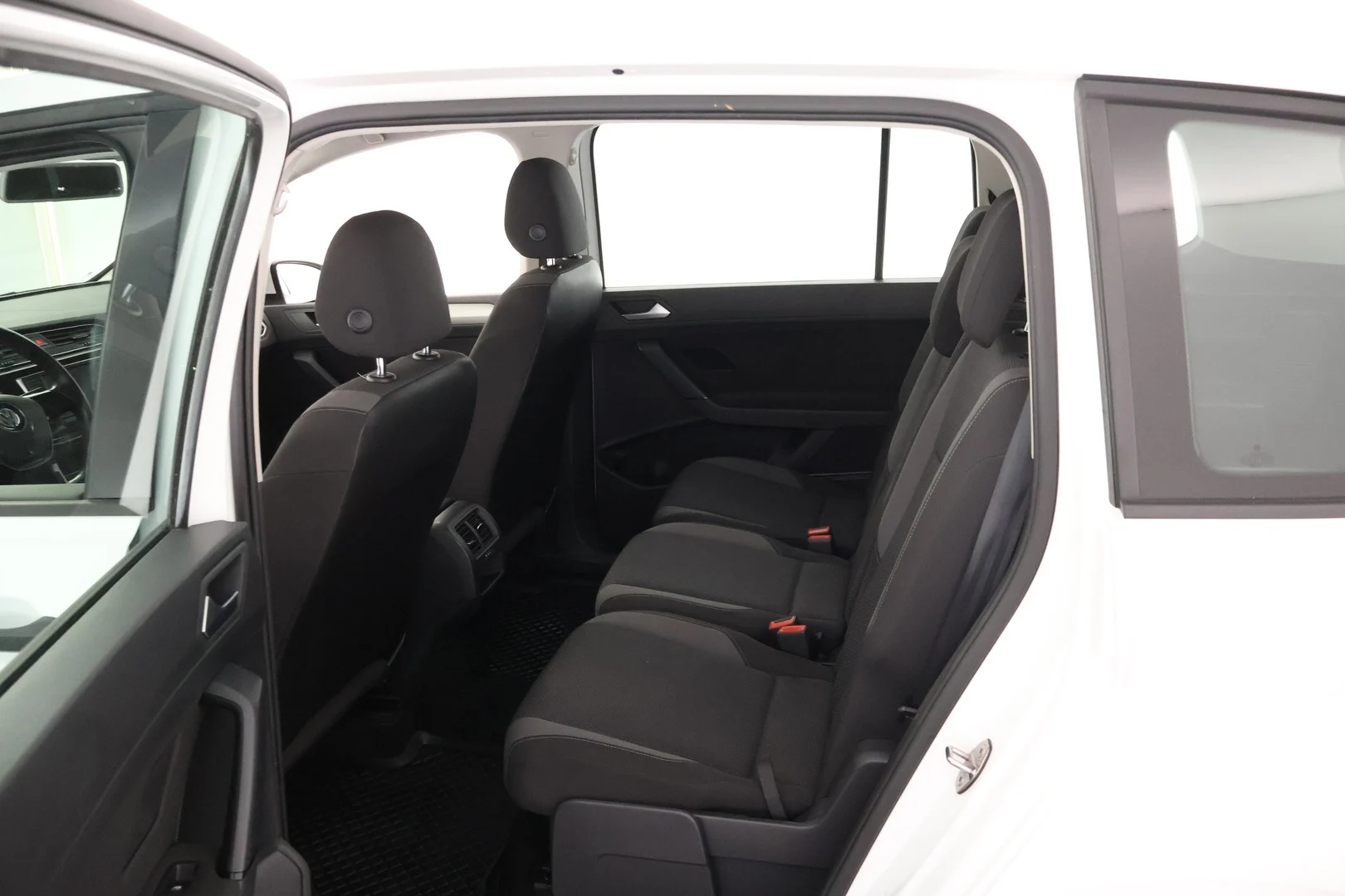 Car Image - 1P26KiwWBu3Xxjz8QFO32N