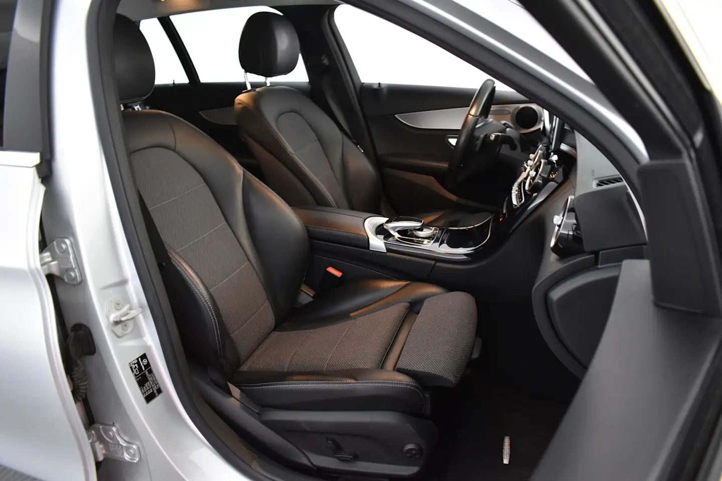 Car Image - 5pwVLF1TJhhO3DxpNDRgwd