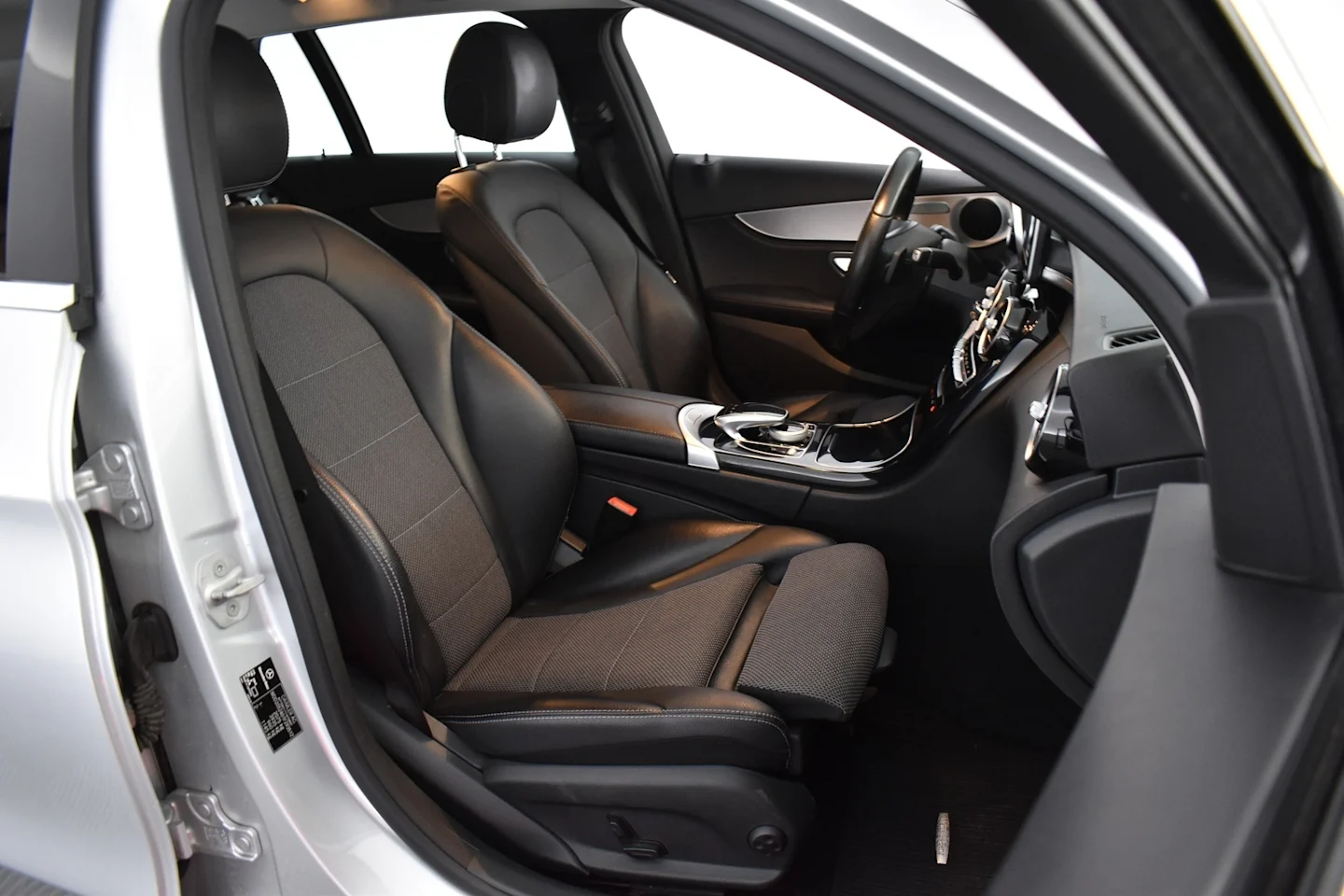 Car Image - 5pwVLF1TJhhO3DxpNDRgwd