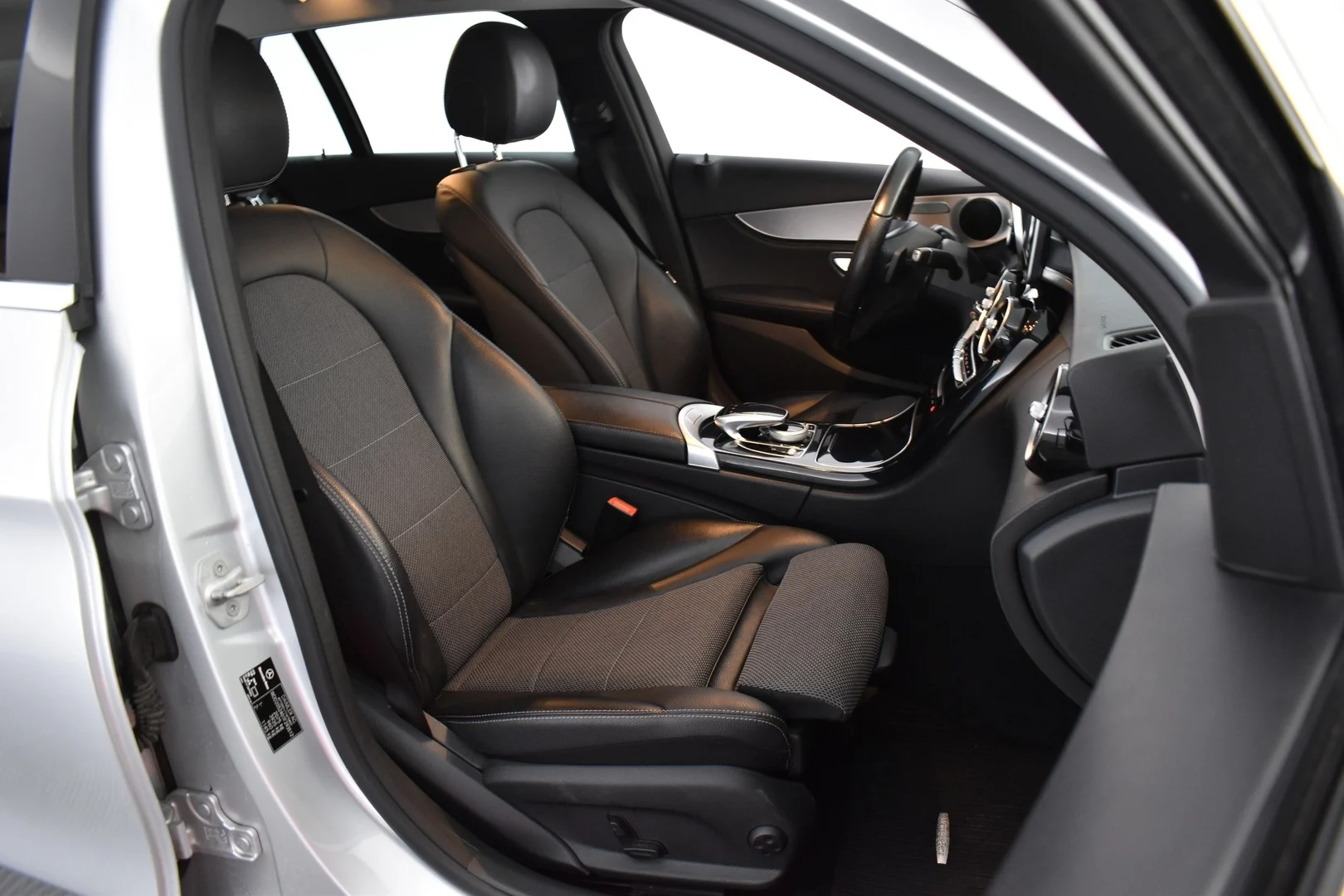 Car Image - 5pwVLF1TJhhO3DxpNDRgwd