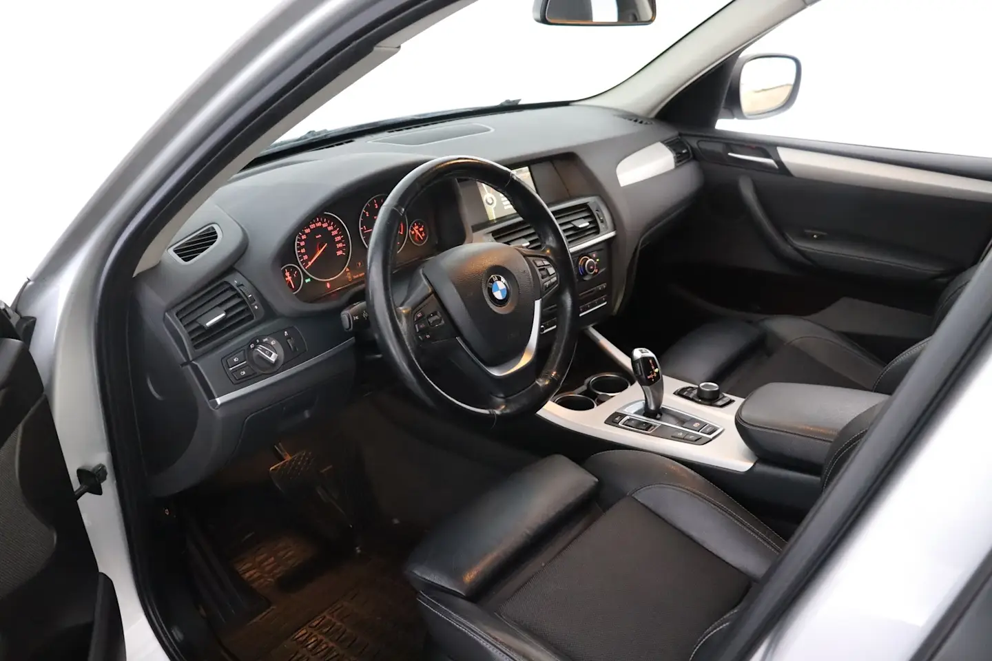 Car Image - X4Szc5fkUzPqg0HwNuQ8F