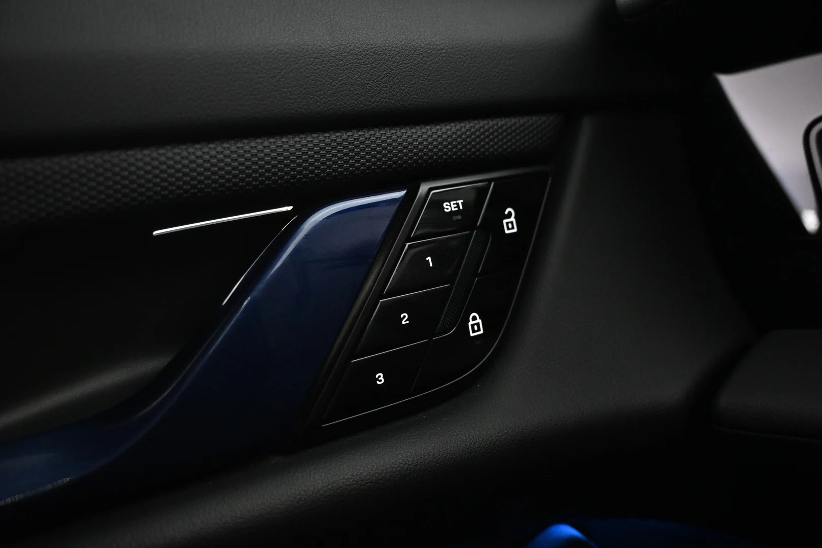 Car Image - 3lQr6uG5JwcCvFZ7Uwqp27