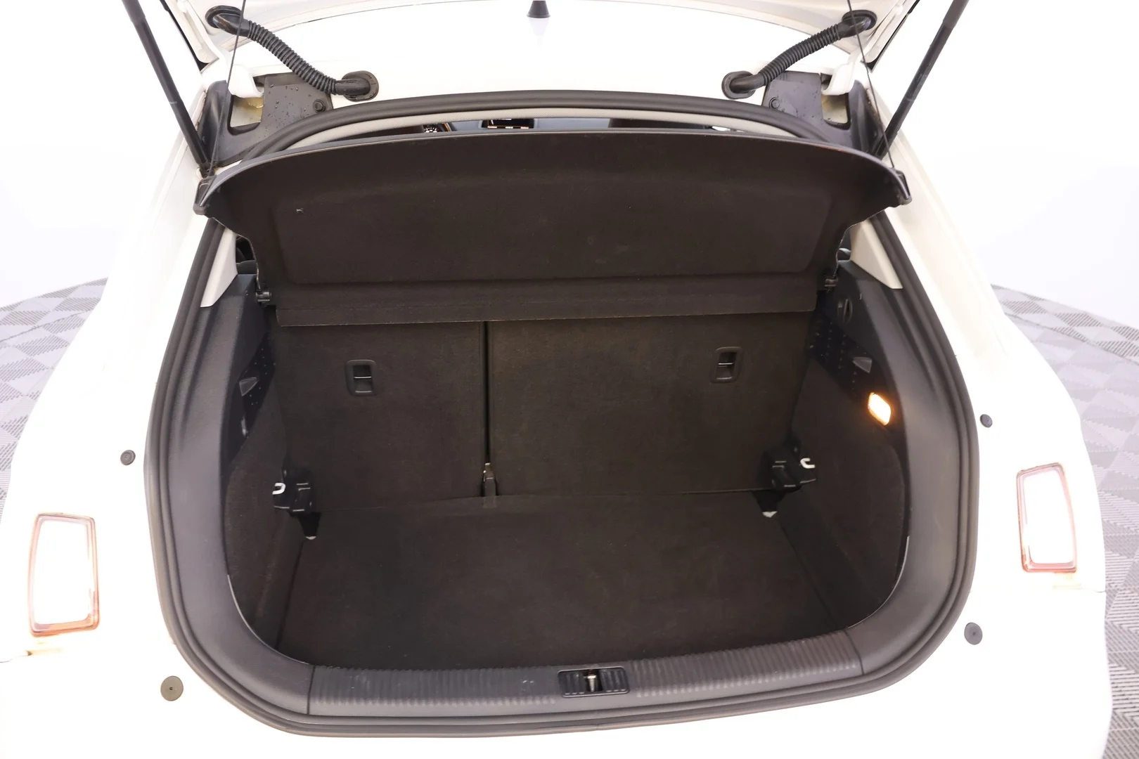 Car Image - 1HGKg1CDUEWT3058Y4wKlO