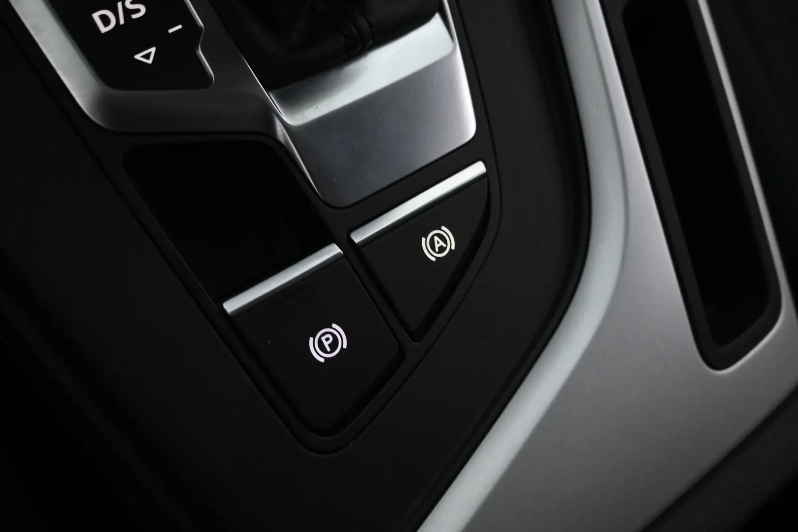 Car Image - 6u8tszWH7CVRVhg9nFHfzb