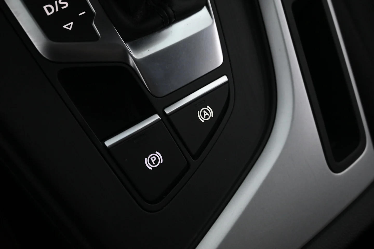 Car Image - 6u8tszWH7CVRVhg9nFHfzb