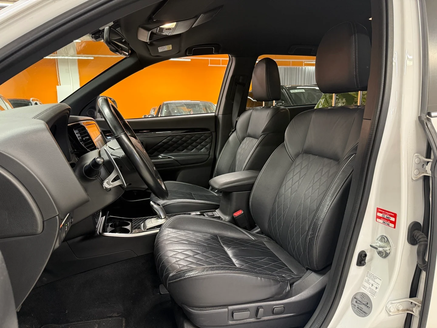 Car Image - 1cA3Np1Hxl0m598SABs3vR