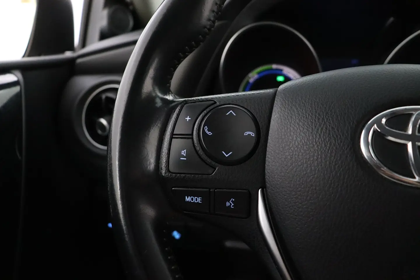 Car Image - 4gf8S9zB5w0QzuFN1njZpk