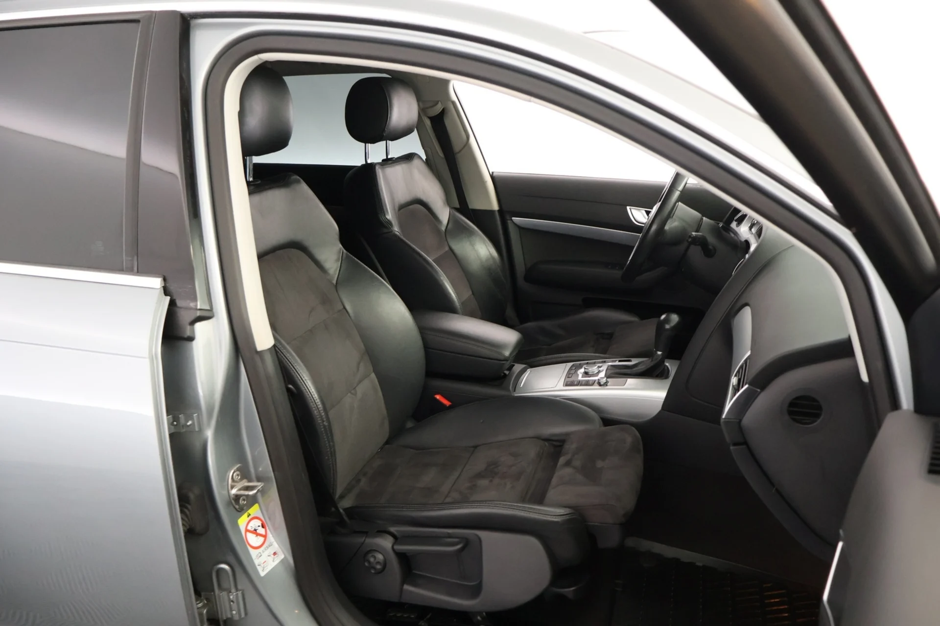Car Image - 7rLsQwOJgfEJftydcUILGR