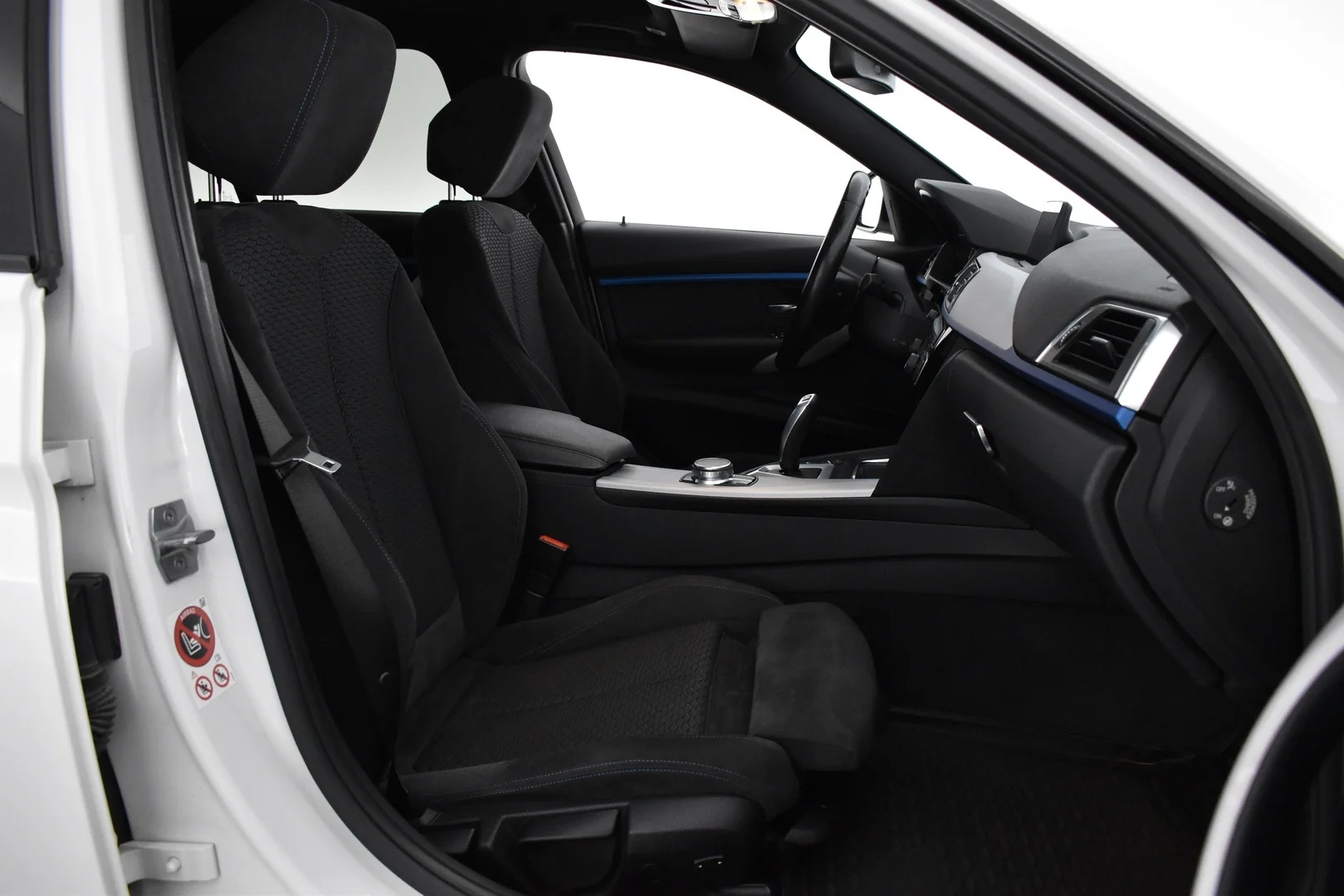 Car Image - 2JbHthMQphIXd1srjTPyvt