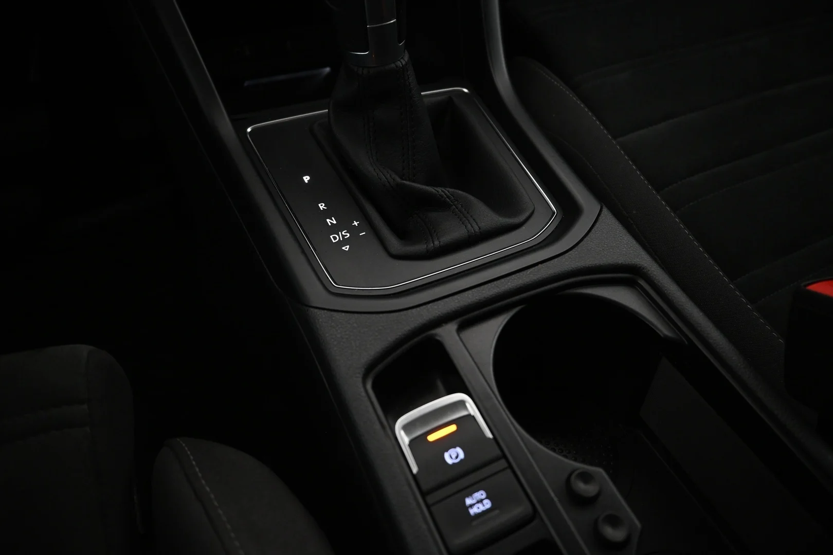 Car Image - F5poQUSEswpSnPRXb5A0i