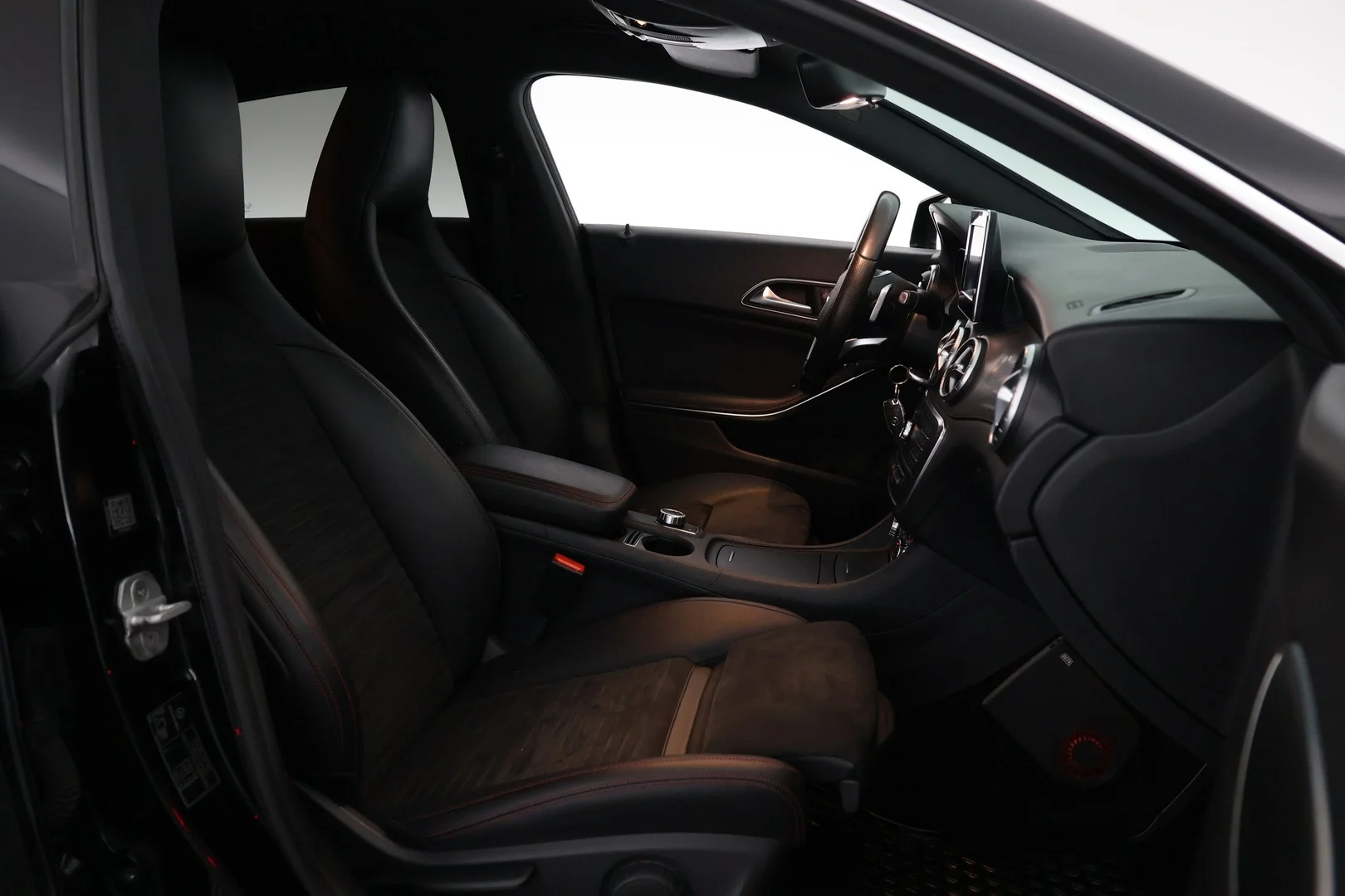 Car Image - W919zS8GT9S4TUlCk6U7i