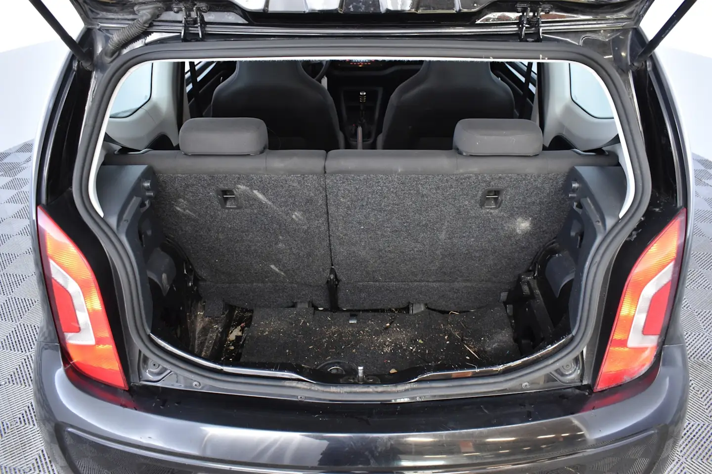 Car Image - 4GDMc3bF7hEyRjmBiyvxBf