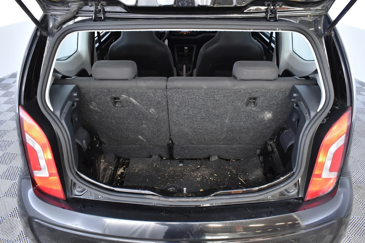 Car Image - 4GDMc3bF7hEyRjmBiyvxBf