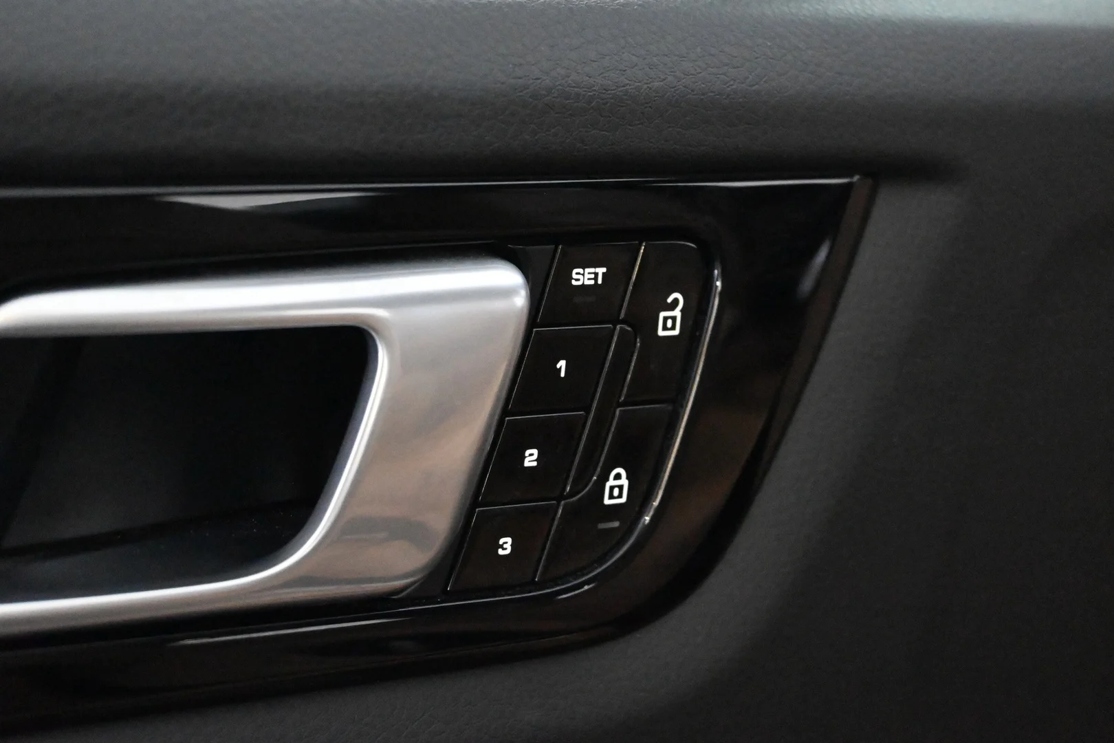 Car Image - 5mUsJwtG5P0Ugz4Ym8yZGq