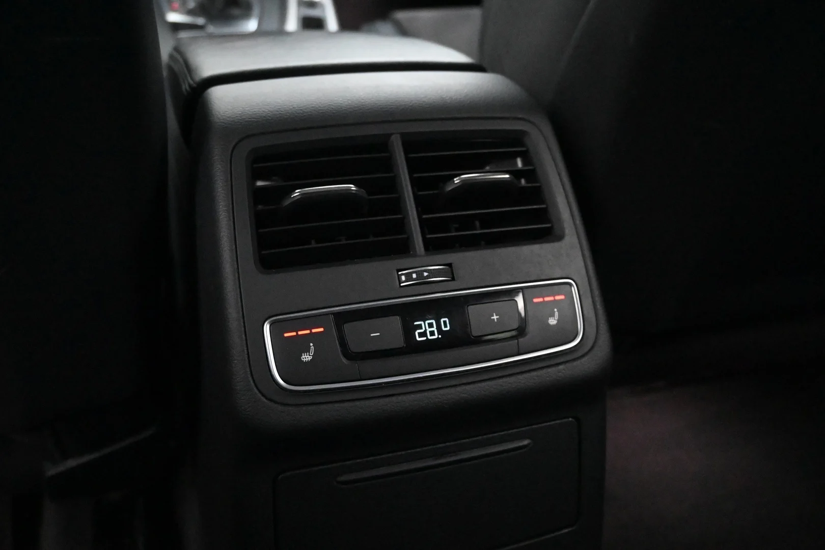 Car Image - 1YOdjLYm40KUFnFl4Q8UJx