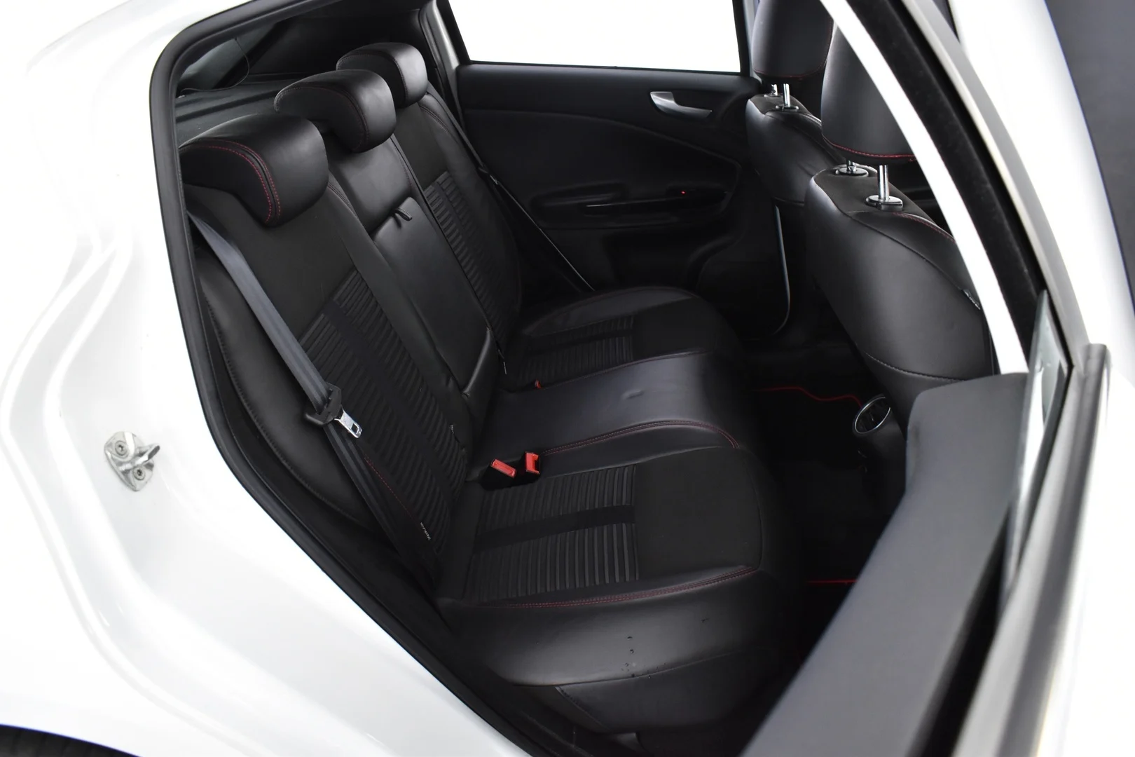 Car Image - RBL1UE4dC4PS4MQm9b3aR