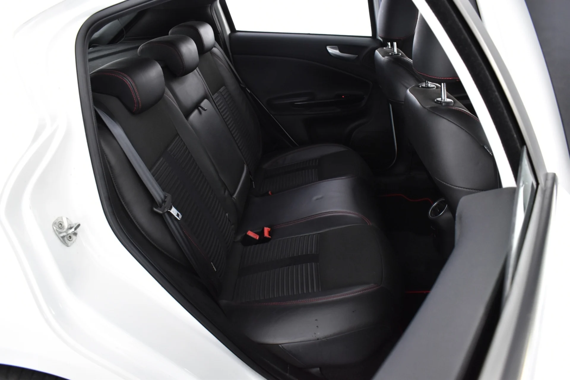 Car Image - RBL1UE4dC4PS4MQm9b3aR