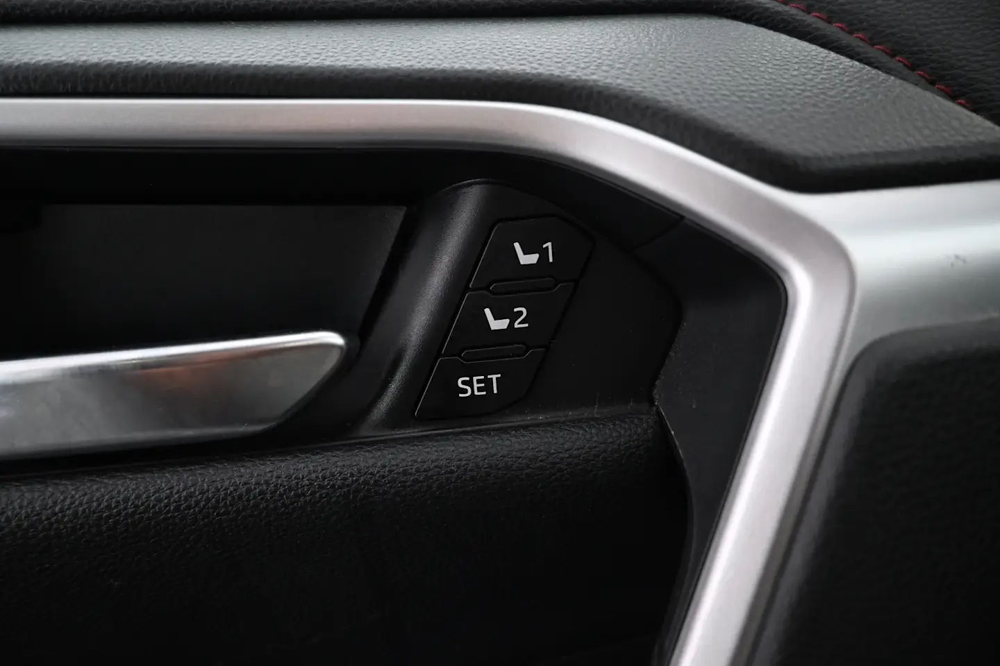 Car Image - 74kKTFLtHRIhUYNc0r9iyT