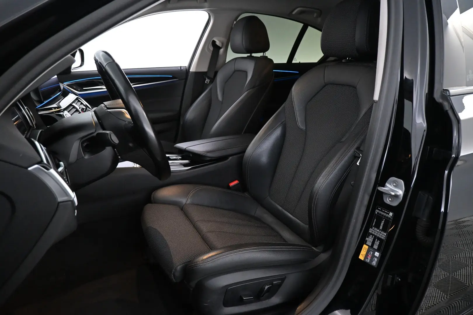 Car Image - 2jdAOwslVd7f4Yy0W3wvpM