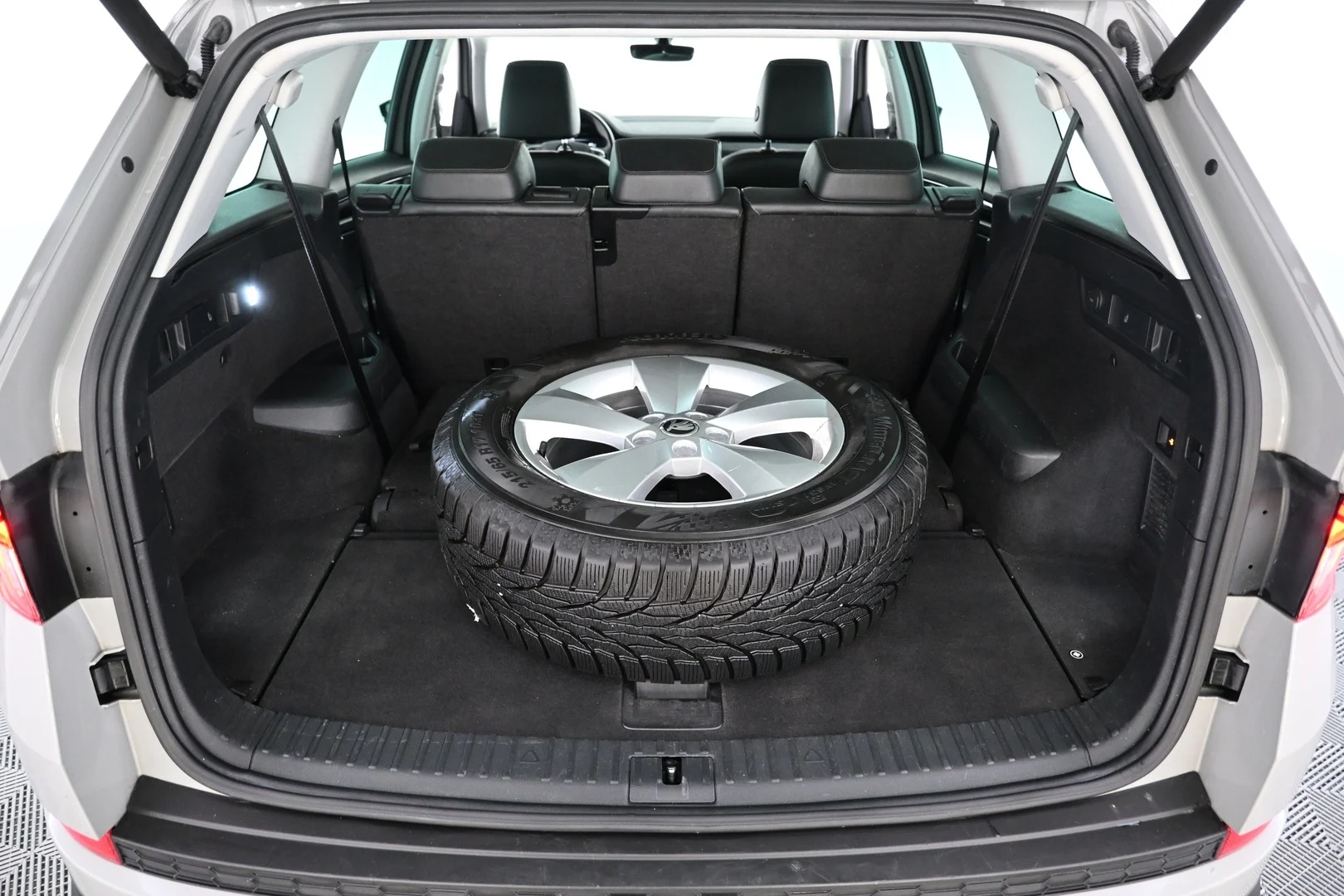 Car Image - 78qsuQZrU1wjsuHtzvtKcH