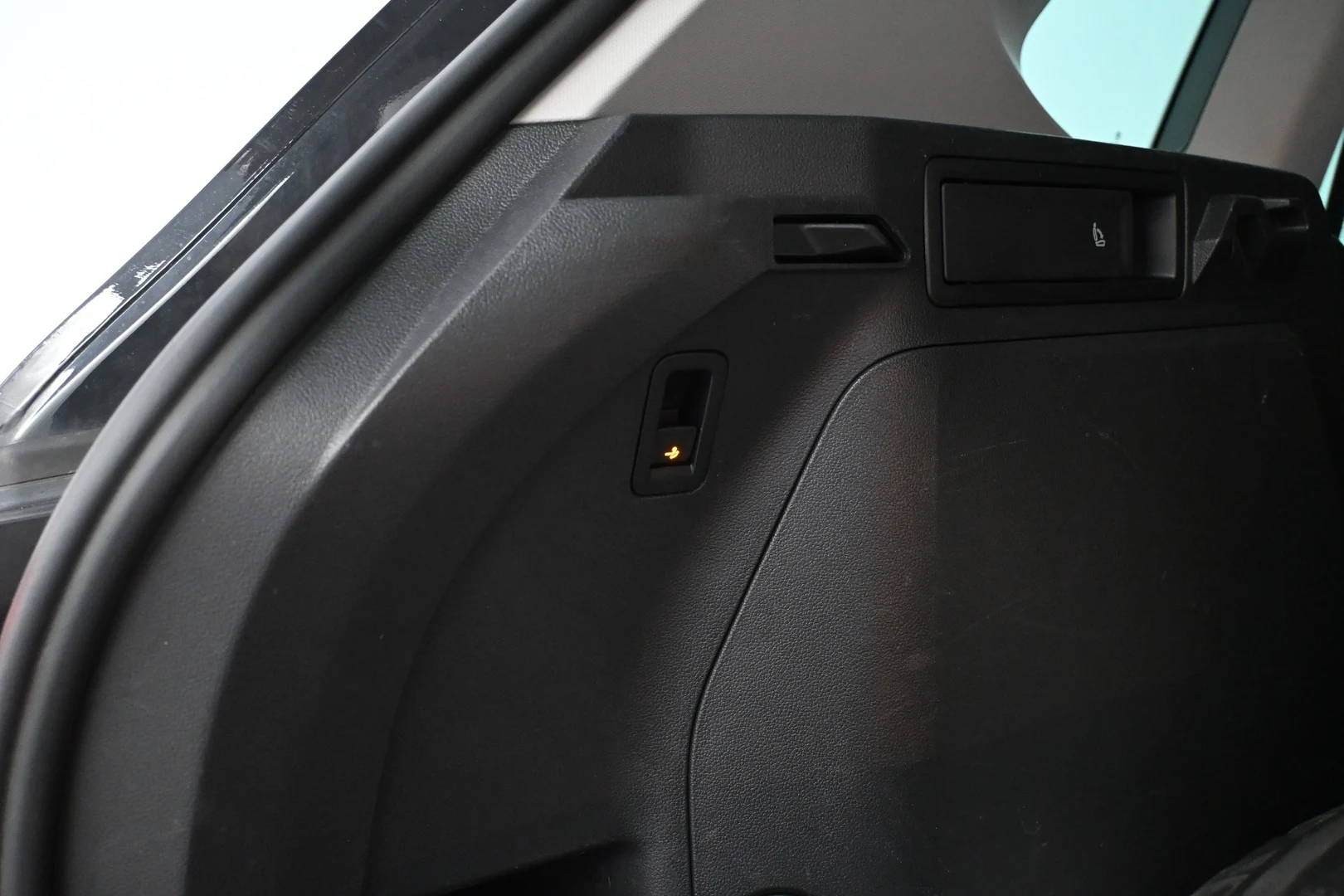 Car Image - 6HfWw7SBqkuv4D0w32uB49