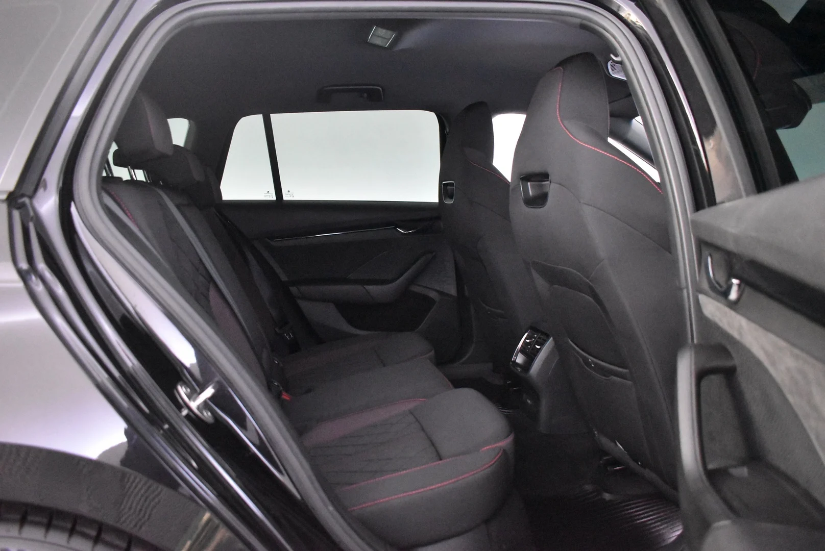 Car Image - 6MXRxYufl2UEOw0RQSQwNv