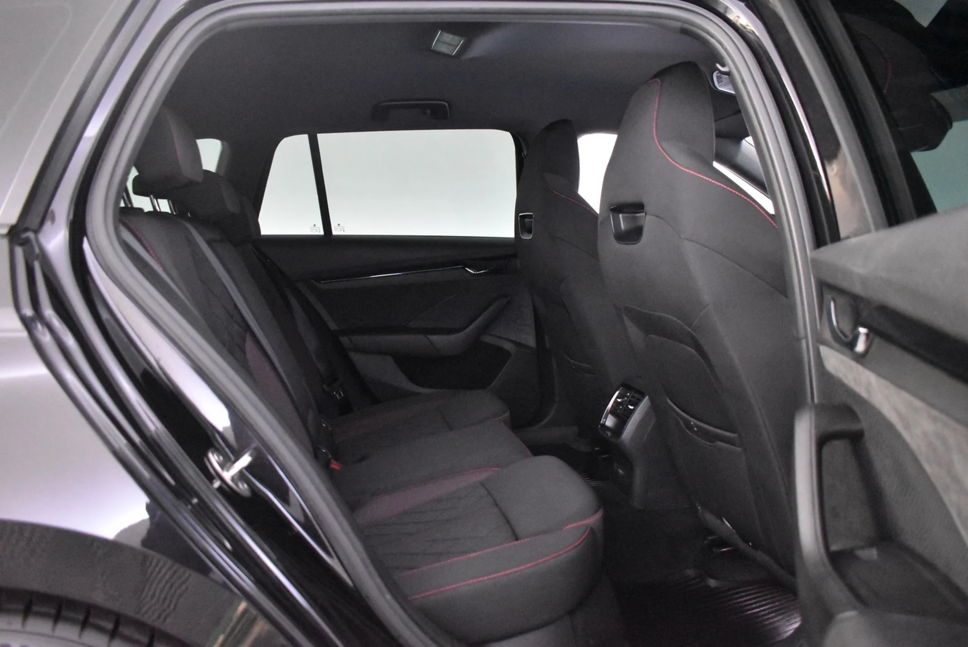 Car Image - 6MXRxYufl2UEOw0RQSQwNv