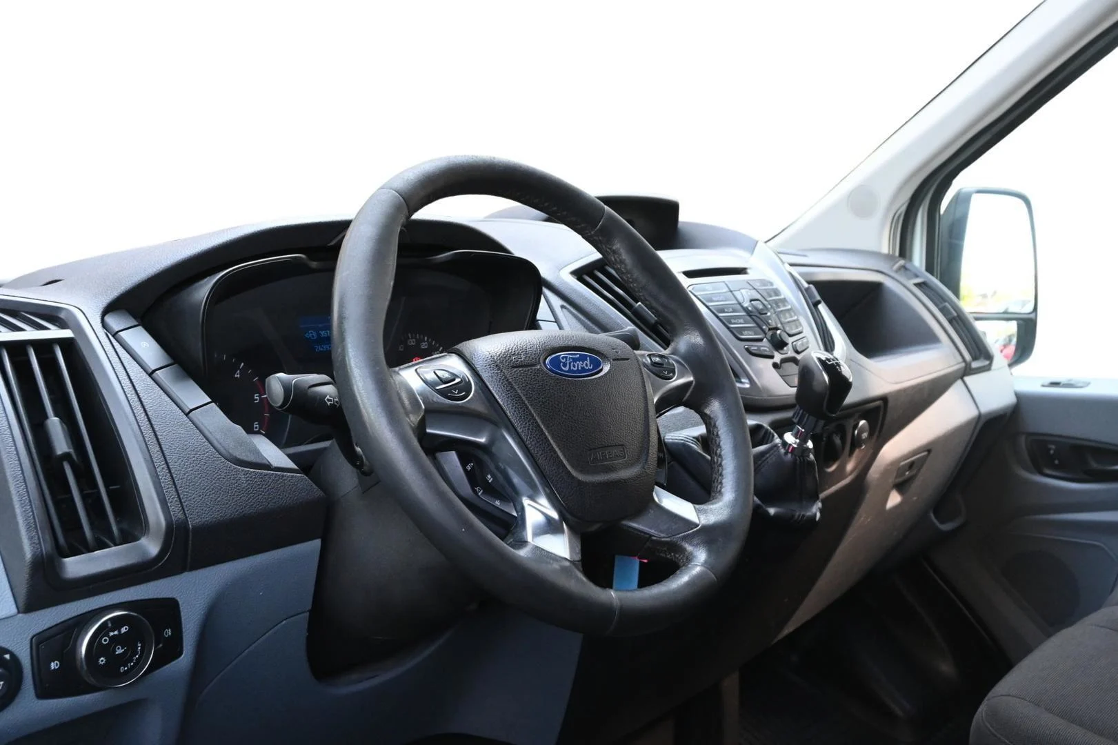 Car Image - 1IQYysiV5ql9tqJBga0QzI