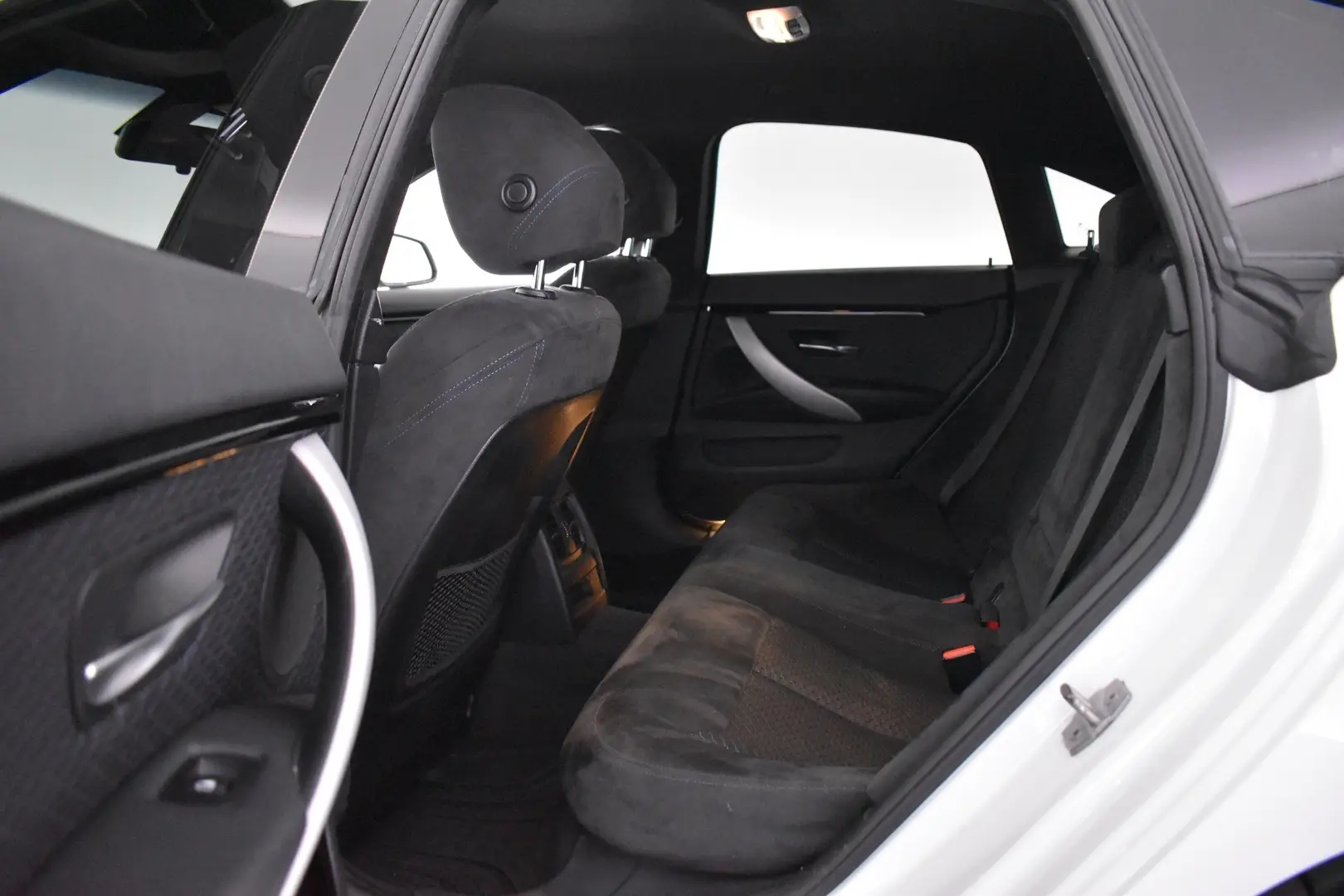 Car Image - 1w45P9nCzzWFbqU0jhRWT6
