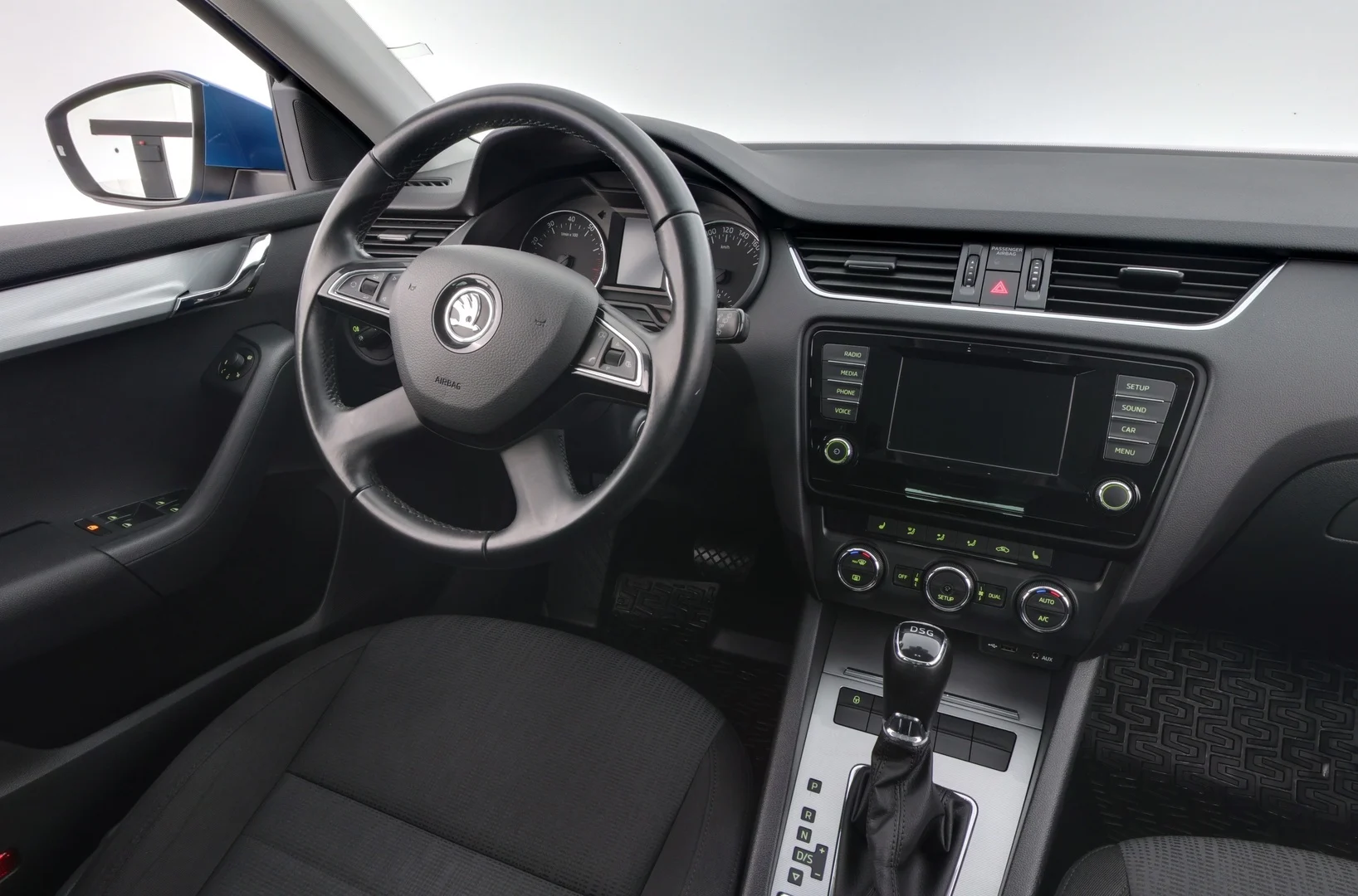 Car Image - 6Lm6AhTGhhcbybnQITl4iu
